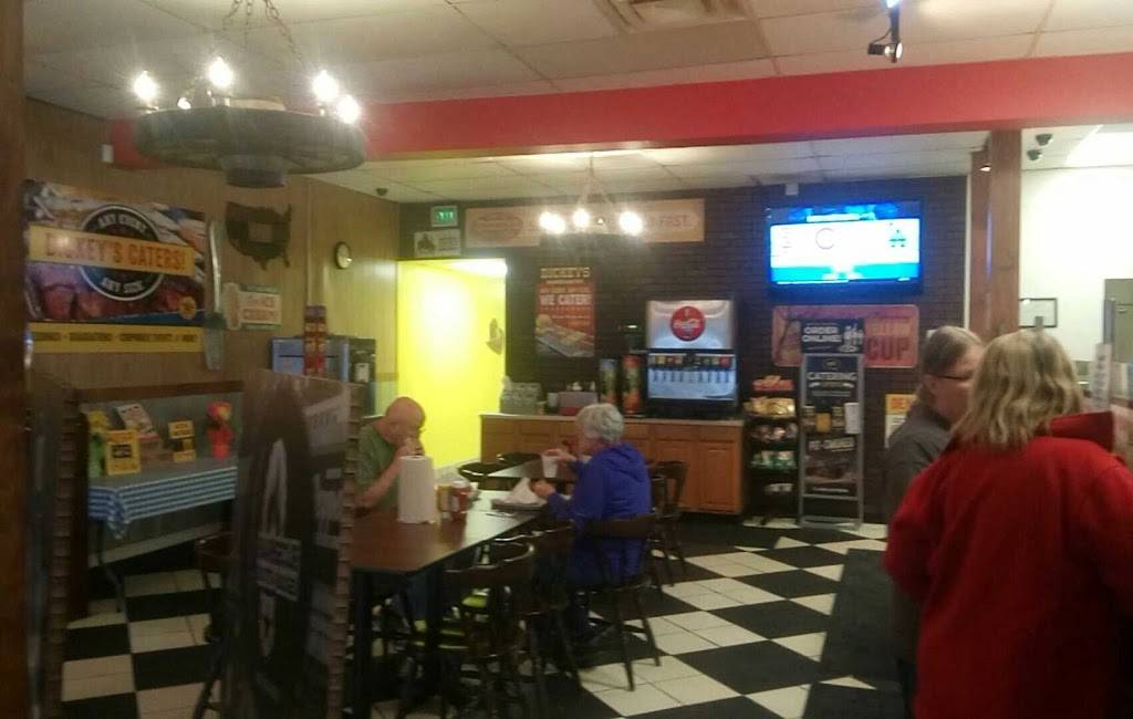 Dickeys Barbecue Pit | restaurant | 311 E Clairemont Ave, Eau Claire, WI 54701, USA | 7158309790 OR +1 715-830-9790
