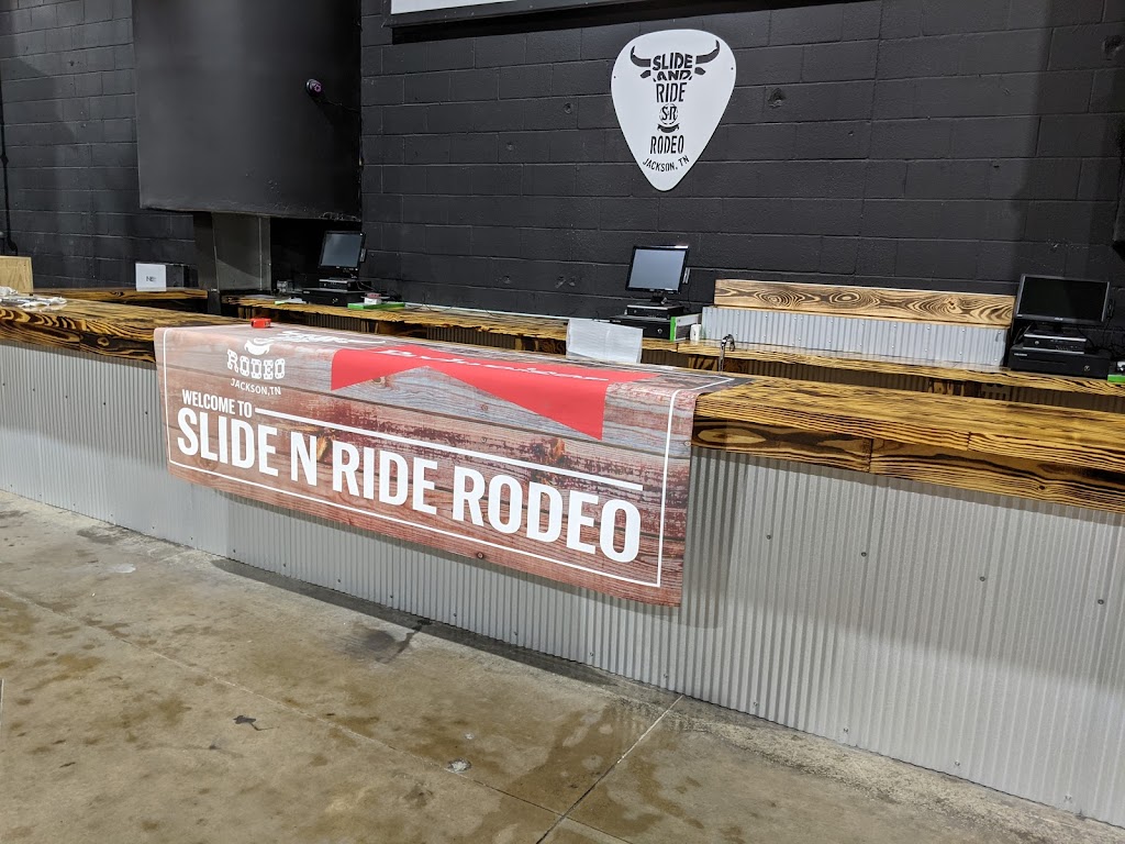 Slide & Ride Rodeo | restaurant | 45 Broadview Dr, Jackson, TN 38305, USA | 7312340421 OR +1 731-234-0421
