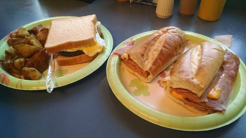 Helens Sausage House | restaurant | 4866 N Dupont Hwy, Smyrna, DE 19977, USA | 3026534200 OR +1 302-653-4200