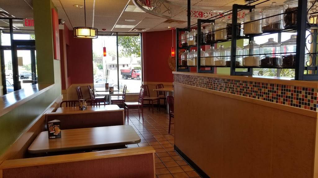 Popeyes Louisiana Kitchen | restaurant | 2141 Green Bay Rd, North Chicago, IL 60064, USA | 8476893810 OR +1 847-689-3810
