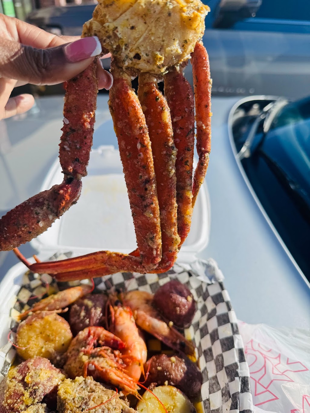 Dees Xquisite Bar & Grill | restaurant | 8700 Lake Forest Blvd Suite 104, New Orleans, LA 70127, USA | 5043888367 OR +1 504-388-8367