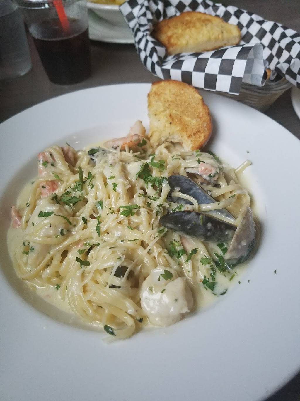 The Hook | restaurant | 18521 76th Ave W #101, Edmonds, WA 98026, USA | 4256730551 OR +1 425-673-0551