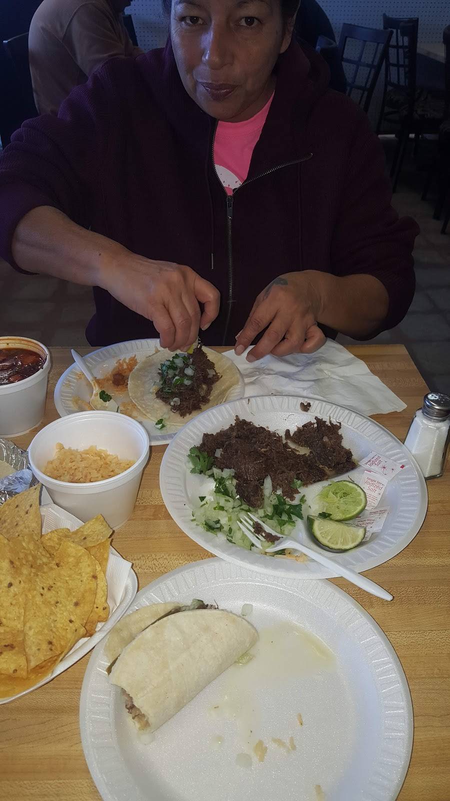 La Esquina | restaurant | 2400 SW 29th St, Oklahoma City, OK 73119, USA | 4056325382 OR +1 405-632-5382