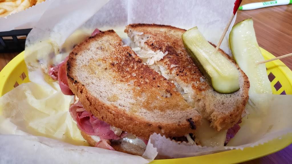 The Tavern at Bayboro | restaurant | 120 6th Ave S, St. Petersburg, FL 33701, USA | 7278211418 OR +1 727-821-1418