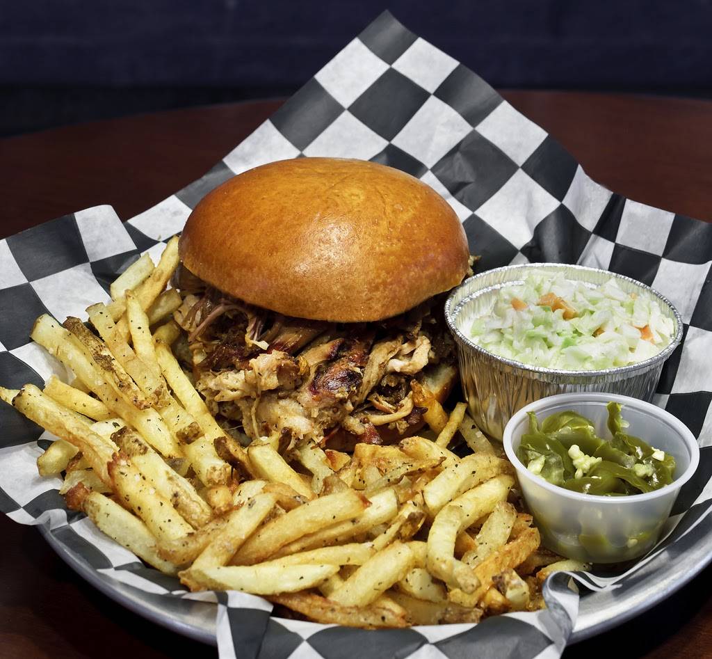 ChiSox Bar & Grill | restaurant | 320 W 35th St, Chicago, IL 60616, USA | 3126745860 OR +1 312-674-5860