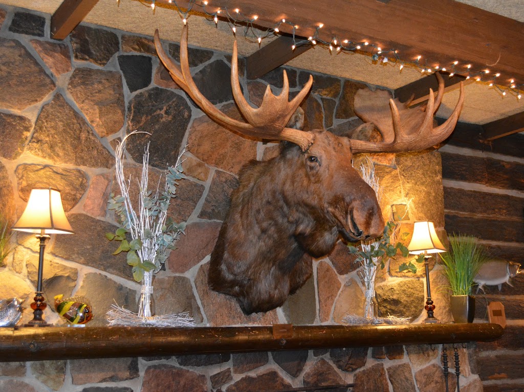 Huron River Hunting & Fishing Club | restaurant | 22575 Farmington Rd, Farmington, MI 48336, USA | 2484771000 OR +1 248-477-1000