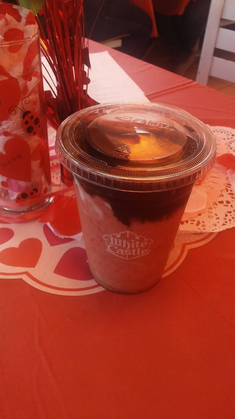 White Castle | restaurant | 310 Emerson Rd, High Ridge, MO 63049, USA | 6366779188 OR +1 636-677-9188