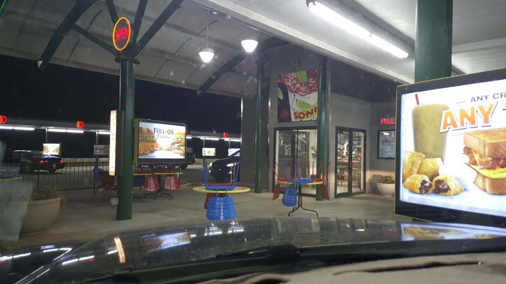 Sonic Drive-In | restaurant | 7040 S Sooner Rd, Oklahoma City, OK 73135, USA | 4057372868 OR +1 405-737-2868