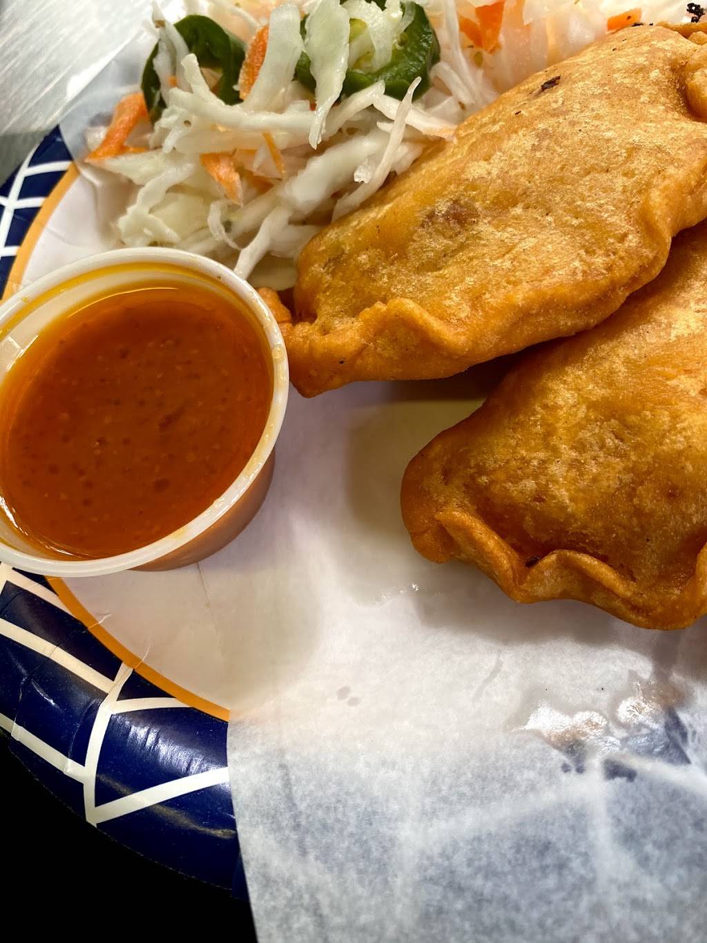 Angels Tipicos Food Truck | restaurant | 923 S George Mason Dr, Arlington, VA 22203, USA | 3012663558 OR +1 301-266-3558