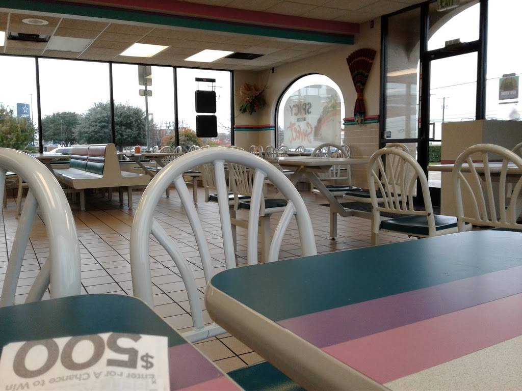 Taco Bell | meal takeaway | 1101 N Collins St, Arlington, TX 76011, USA | 8172617593 OR +1 817-261-7593