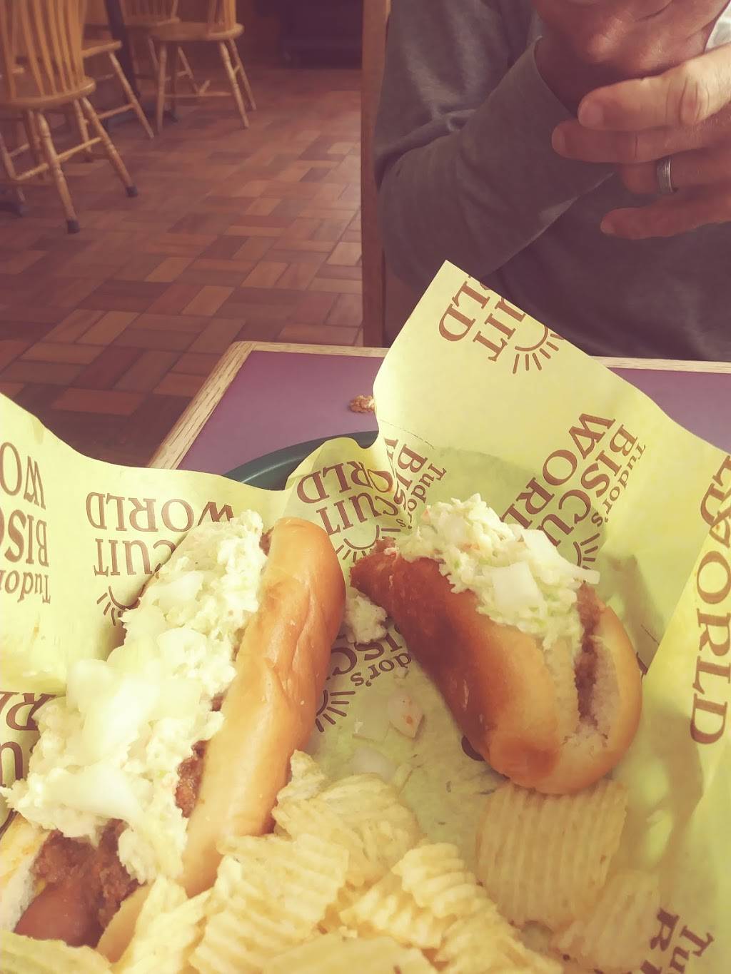 Tudors Biscuit World | restaurant | 334 S Church St, Ripley, WV 25273, USA | 3043727088 OR +1 304-372-7088