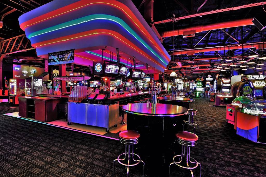 Dave & Busters | restaurant | 325 N Christopher Columbus Blvd, Philadelphia, PA 19106, USA | 2154131951 OR +1 215-413-1951