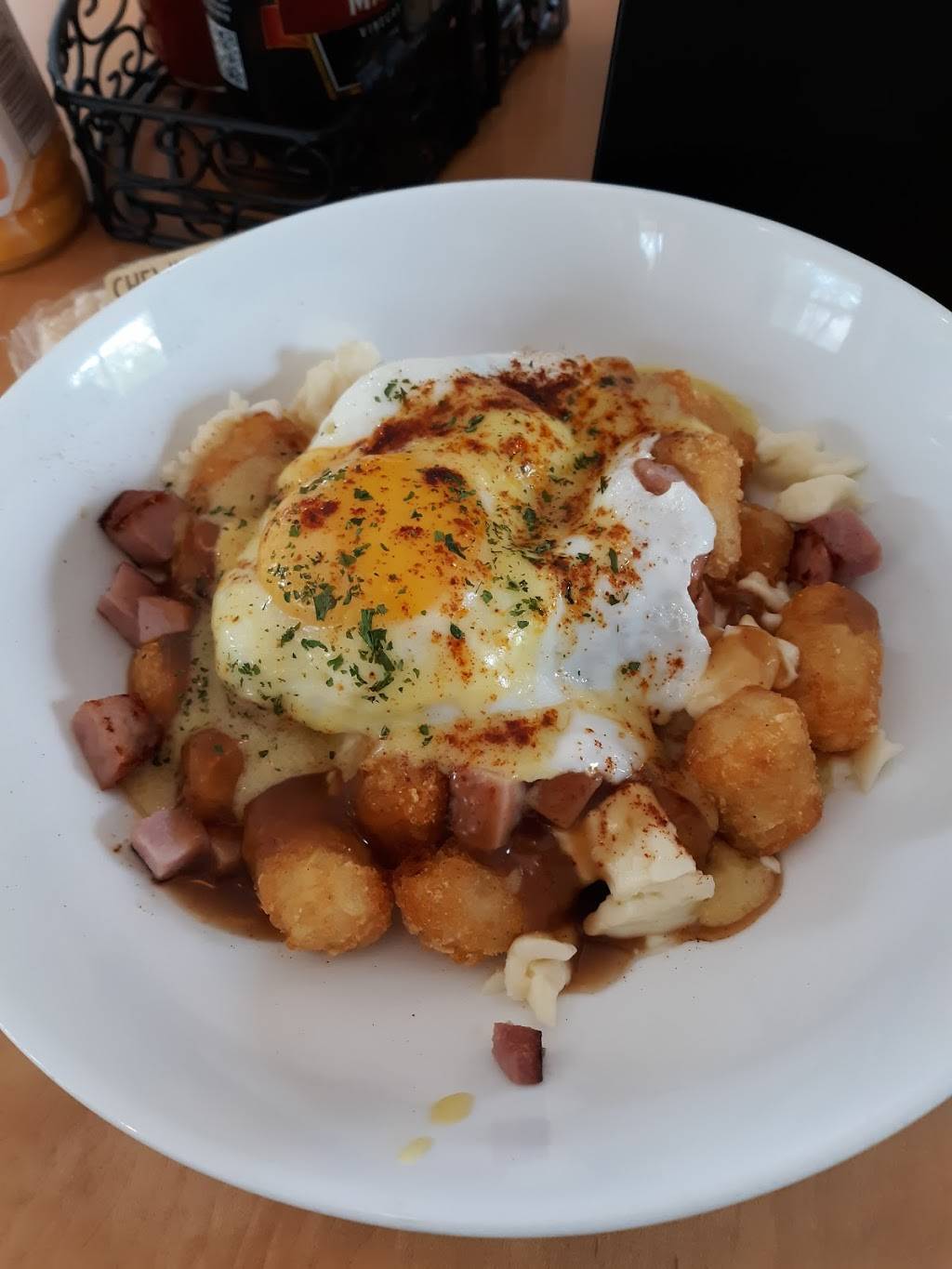 The Guzzle | restaurant | 42205 Rainbow St E, Thousand Island Park, NY 13692, USA | 3152032166 OR +1 315-203-2166