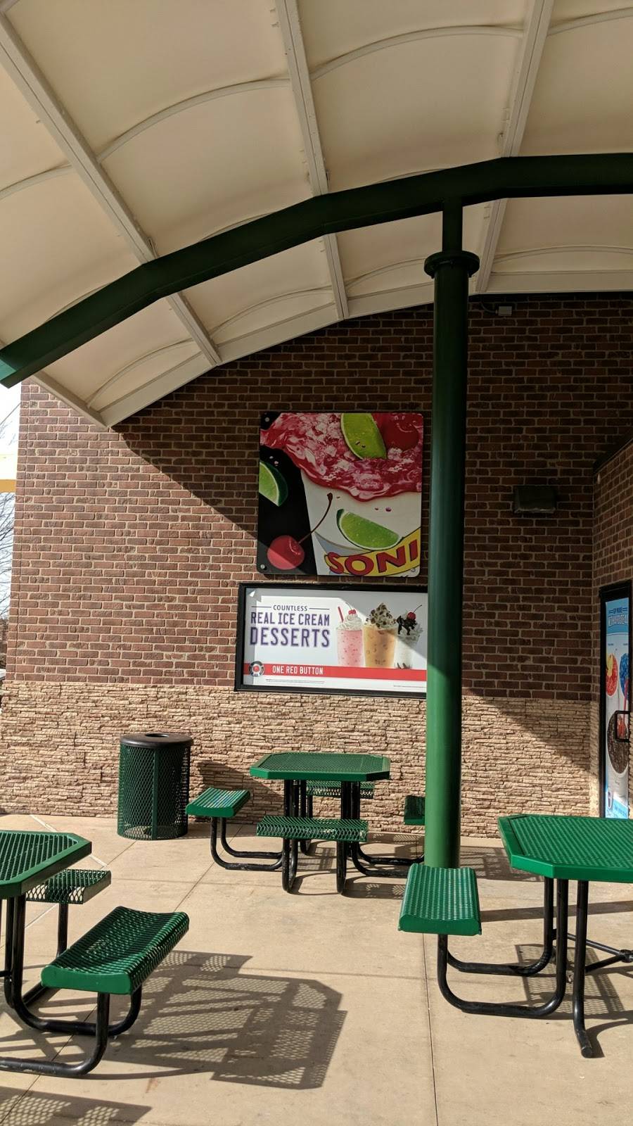 Sonic Drive-In | restaurant | 302 Greenbriar Dr, Normal, IL 61761, USA | 3098082130 OR +1 309-808-2130