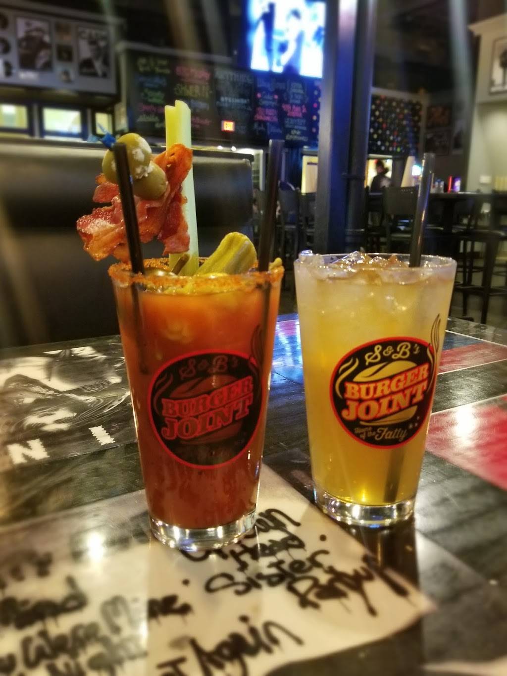 S&Bs Burger Joint | restaurant | 1237 E Main St, Carbondale, IL 62901, USA | 6185492191 OR +1 618-549-2191