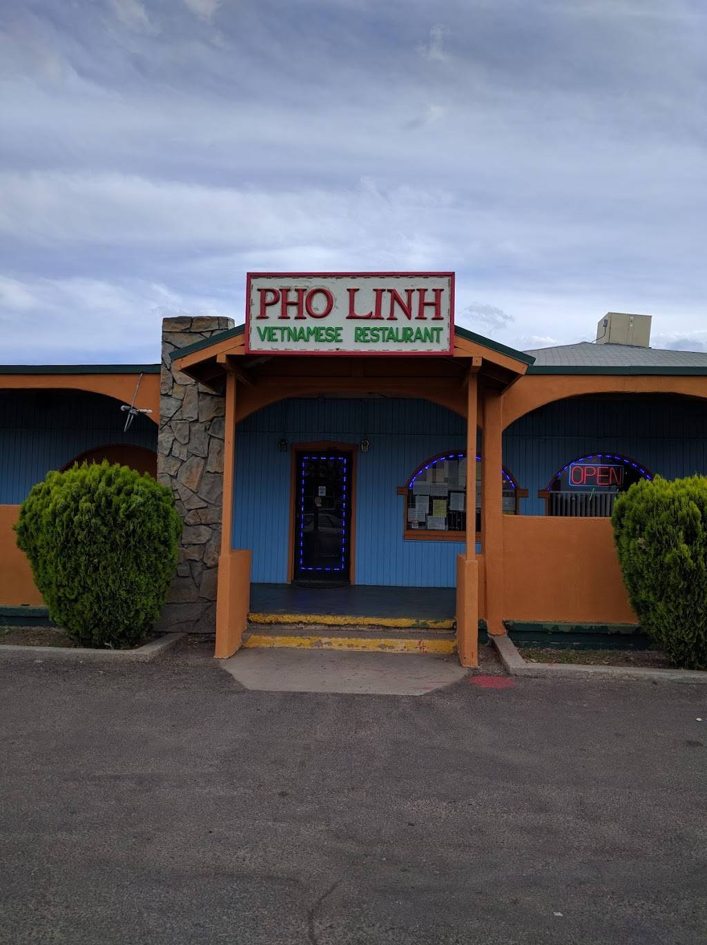 Pho Linh Vietnamese Grill | restaurant | 9100 Central Ave SE, Albuquerque, NM 87123, USA | 5052663368 OR +1 505-266-3368