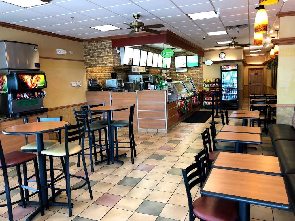 Subway Restaurants | restaurant | 1588 Algonquin Rd, Hoffman Estates, IL 60192, USA | 8479349989 OR +1 847-934-9989