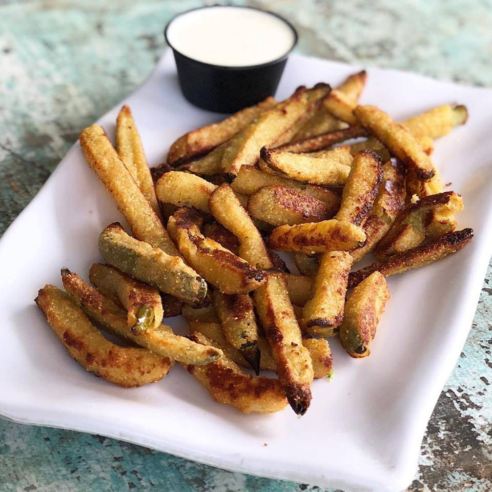 Island Wing Company | restaurant | 2079 W Town Center Blvd, Orlando, FL 32837, USA | 4073435595 OR +1 407-343-5595