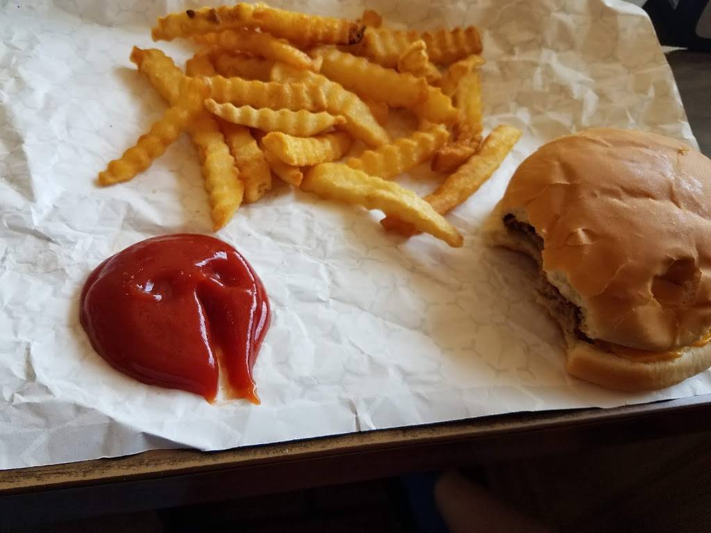 Daves Burgers | restaurant | 1206 S Randolph St, Garrett, IN 46738, USA | 2603571400 OR +1 260-357-1400