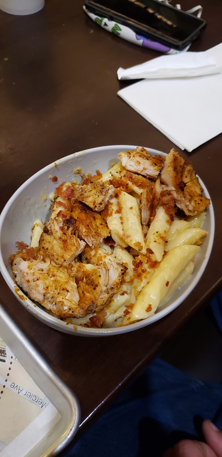 Wahlburgers @ Hy-Vee | restaurant | 5212 3rd Ave, Kearney, NE 68845, USA | 3082360031 OR +1 308-236-0031