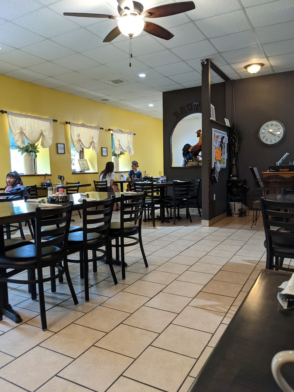 Briannas Cafe | restaurant | 203 N Aztec St, Montezuma, KS 67867, USA | 6208467231 OR +1 620-846-7231