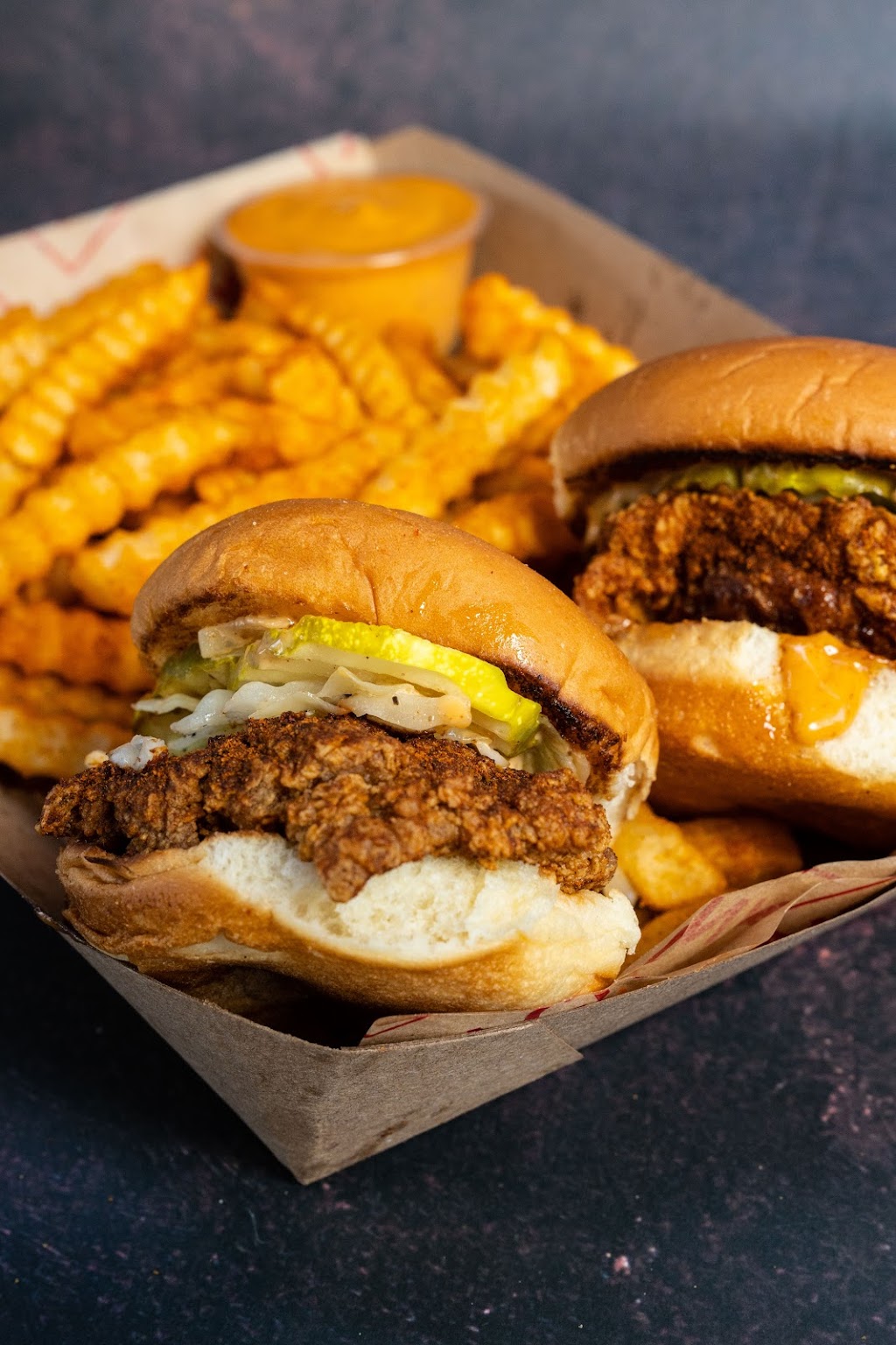Main Chick Hot Chicken | restaurant | 21512 Victory Blvd, Woodland Hills, CA 91367, USA | 8184295169 OR +1 818-429-5169