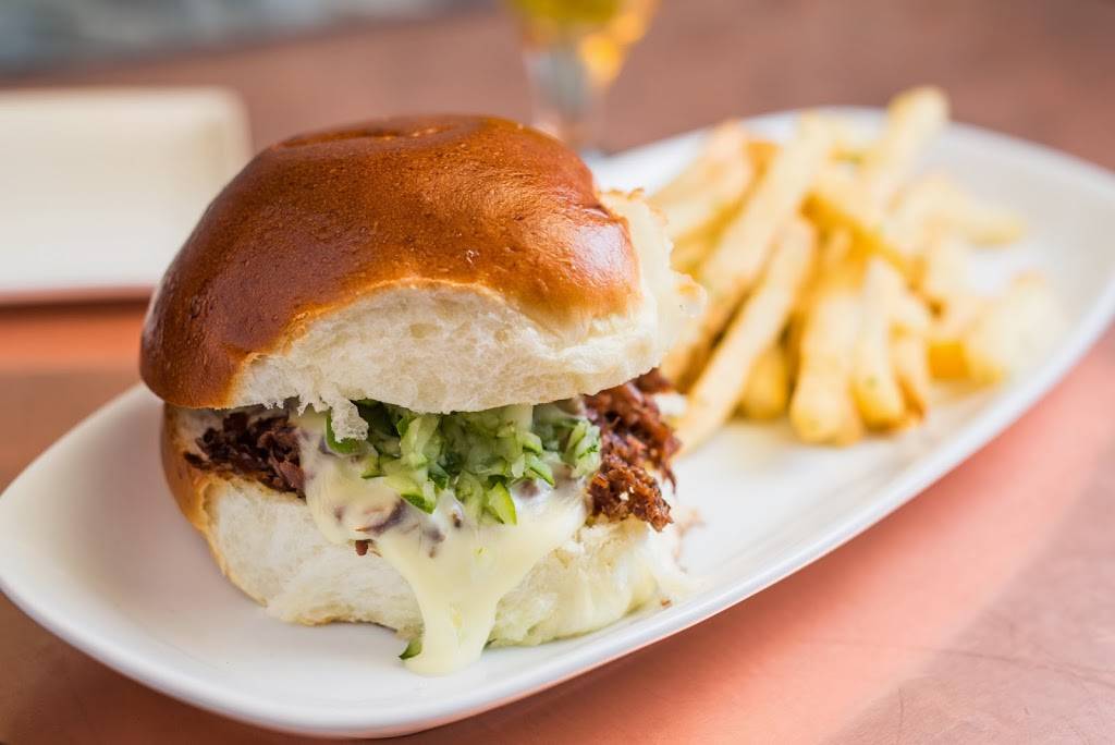 Old Town Pour House - Oak Brook | restaurant | 8 Oakbrook Center, Oak Brook, IL 60523, USA | 6306011440 OR +1 630-601-1440