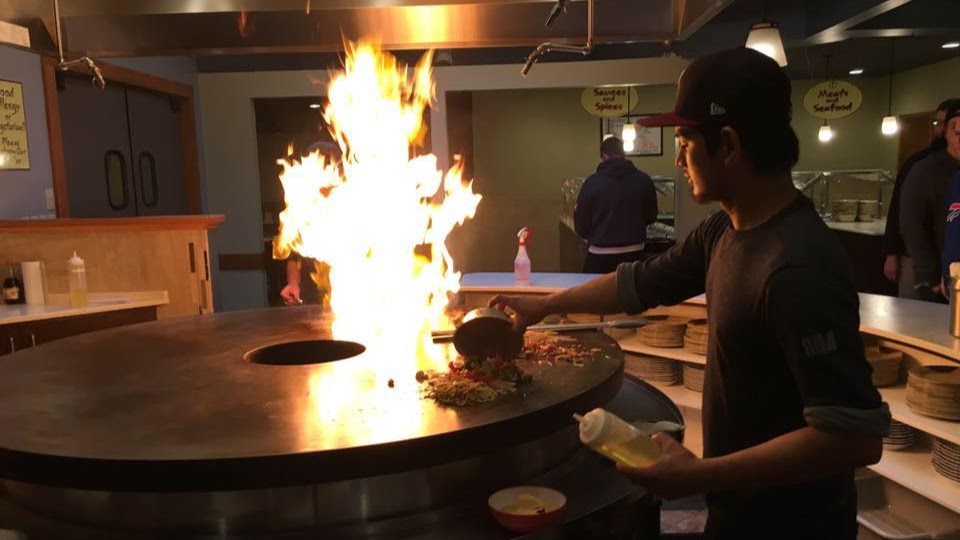 MoMos Mongolian Grill & Sushi | restaurant | 7590 Transit Rd, Williamsville, NY 14221, USA | 7166318899 OR +1 716-631-8899