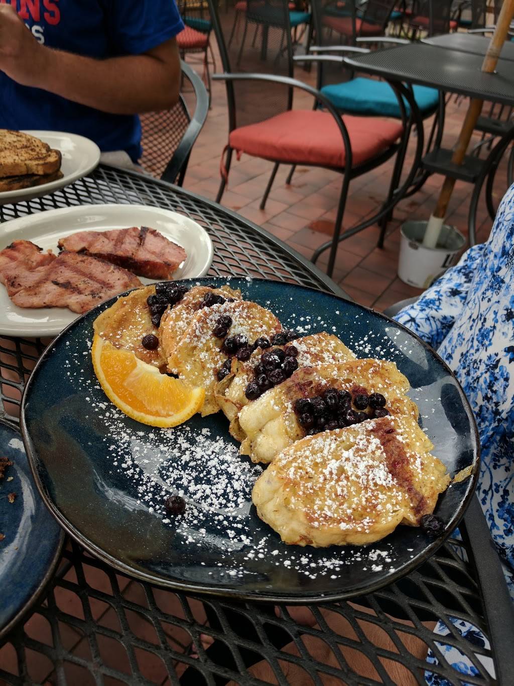 Highway House | restaurant | 5653 N Northwest Hwy, Chicago, IL 60646, USA | 7736573534 OR +1 773-657-3534