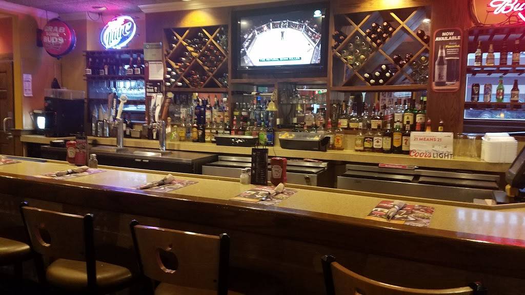 Applebees Grill + Bar | restaurant | 120 N Central St, Benton, IL 62812, USA | 6184353023 OR +1 618-435-3023