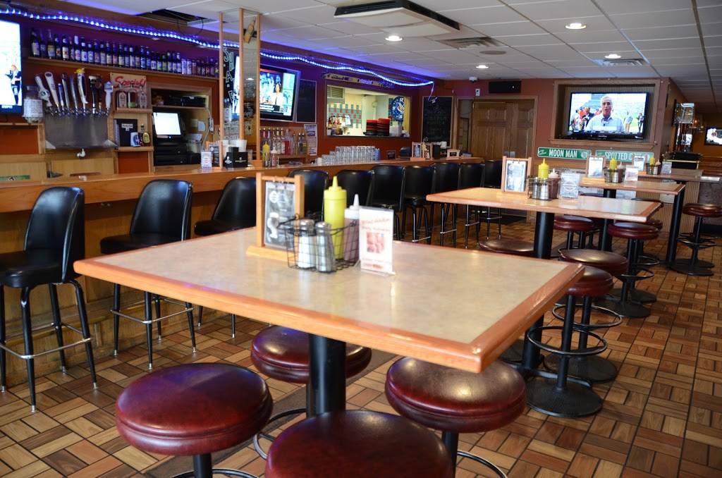 Cornerstone Sports Pub & Eatery | restaurant | 24 S Main St, Oconomowoc, WI 53066, USA | 2625601368 OR +1 262-560-1368
