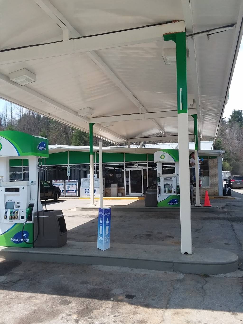 Saluda Truck Plaza | night club | 1380 Ozone Dr, Saluda, NC 28773, USA | 8287494921 OR +1 828-749-4921