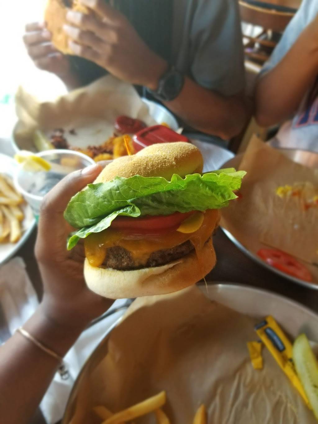 Hemingways Bar & Grill | restaurant | 29 W Park Square, Marietta, GA 30060, USA | 7704275445 OR +1 770-427-5445