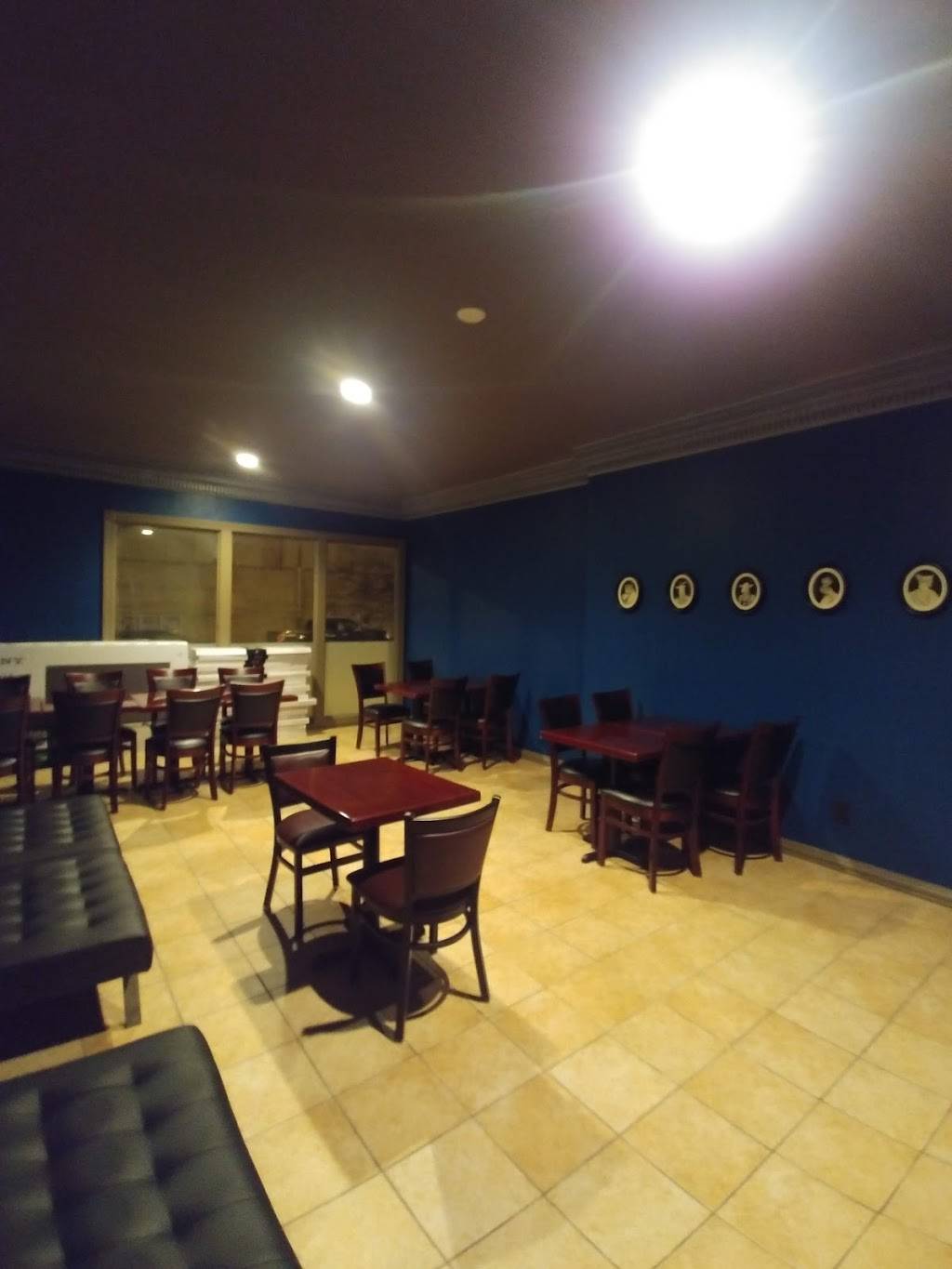 VIllage Pub | restaurant | 206 N Walnut St, Bloomington, IN 47404, USA | 8126682085 OR +1 812-668-2085