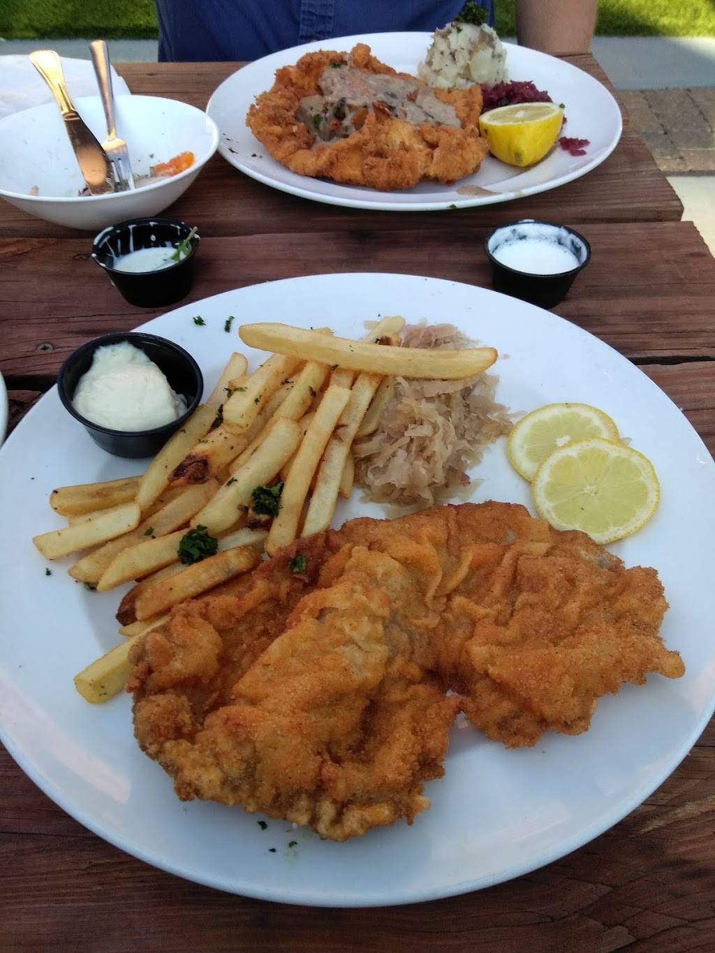 Ironhaus Bierhalle & Garten | restaurant | 5317 151st St, Leawood, KS 66224, USA | 9136013511 OR +1 913-601-3511