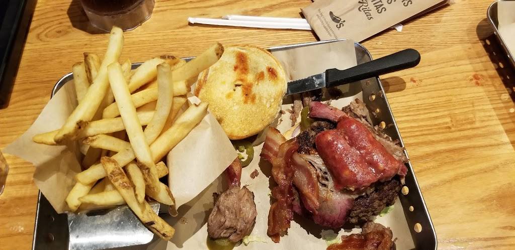 Chilis Grill & Bar | meal takeaway | 5790 W Loop 1604 N, San Antonio, TX 78251, USA | 2106886969 OR +1 210-688-6969