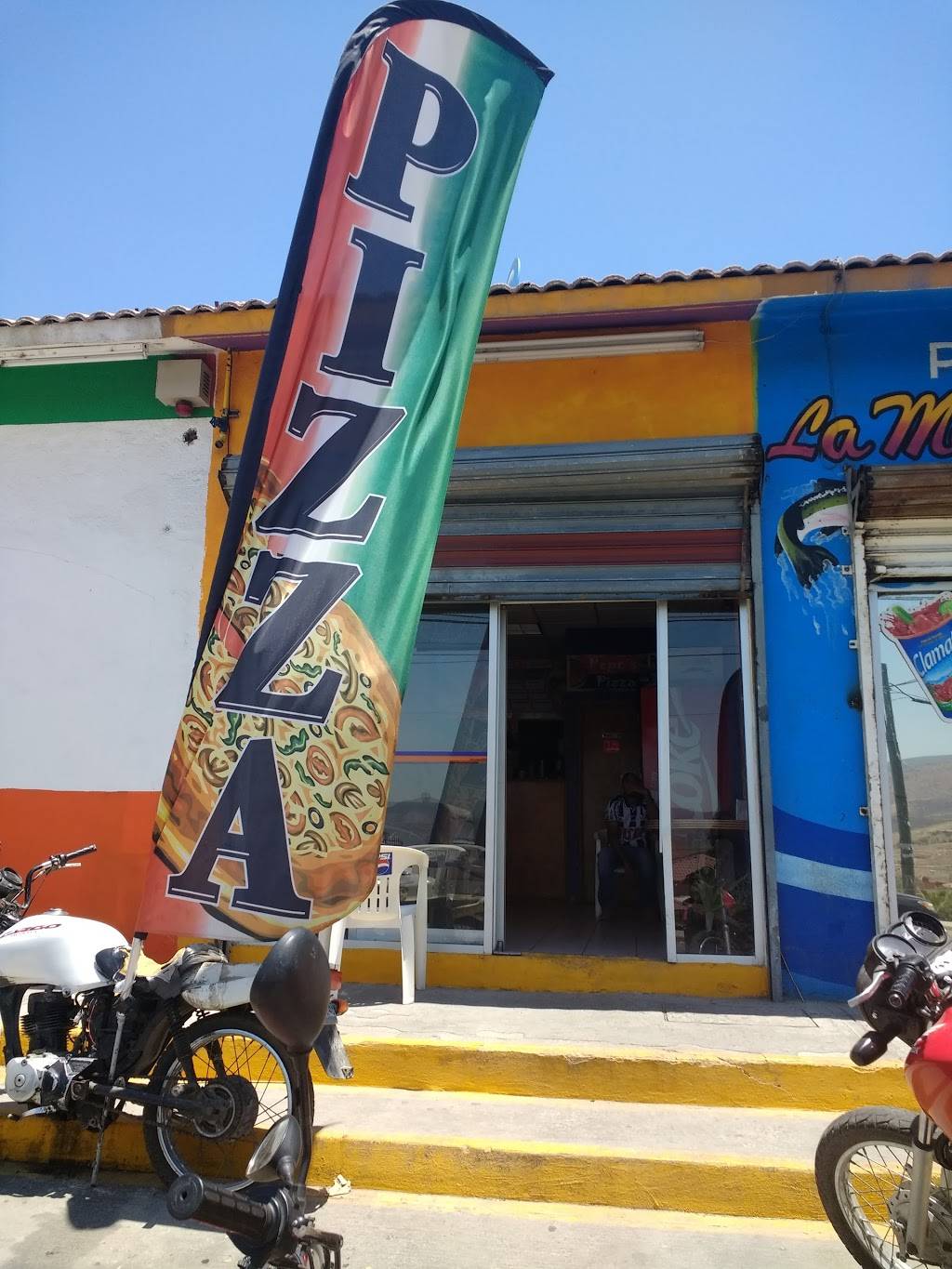 PEPE´S PIZZA | restaurant | Circuito de las Gardenias 81A, El Refugio, Tijuana, B.C., Mexico | 016643883535 OR +52 664 388 3535