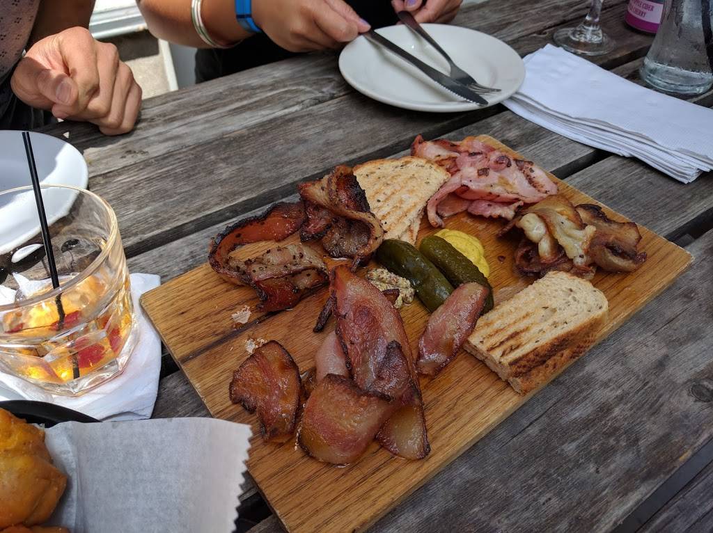 Paddy Longs Beer & Bacon Pub | restaurant | 1028 W Diversey Pkwy, Chicago, IL 60614, USA | 7732906988 OR +1 773-290-6988