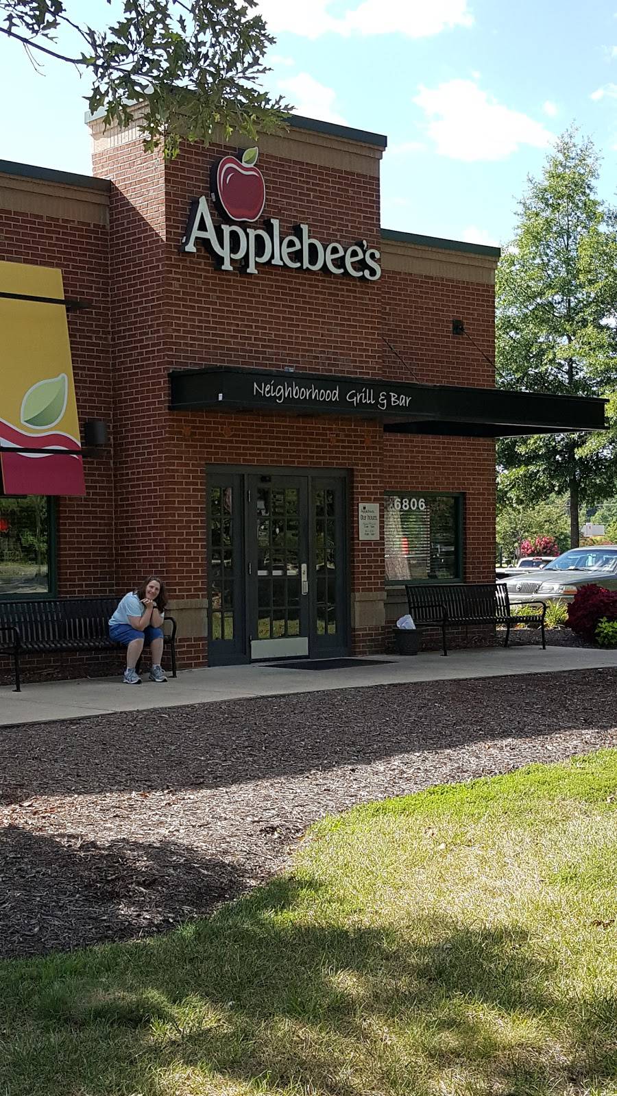 Applebees Grill + Bar | restaurant | 6806 Walton Ln, Gloucester, VA 23061, USA | 8046943160 OR +1 804-694-3160