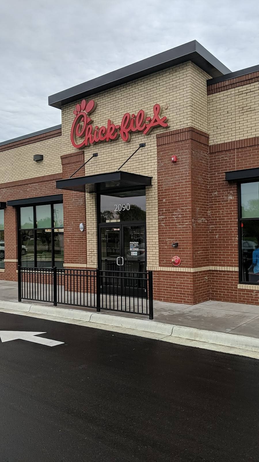 Chick-fil-A | restaurant | 2090 Snelling Ave N, Roseville, MN 55113, USA | 6516360144 OR +1 651-636-0144