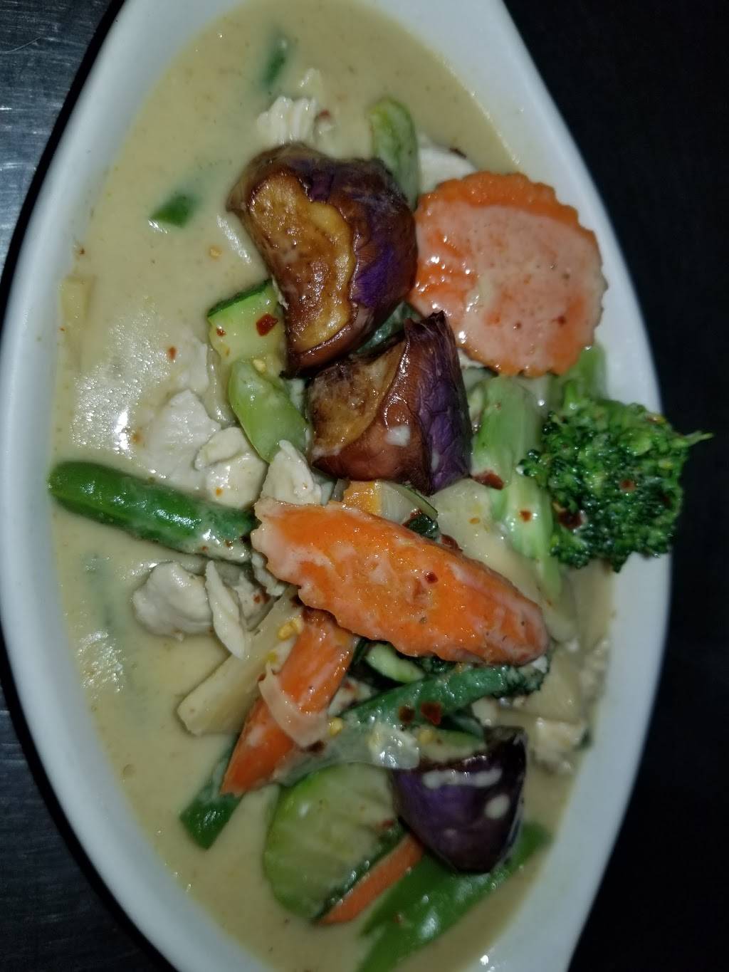 Thai Basil | restaurant | 121 Broadway St, Chico, CA 95928, USA | 5303436843 OR +1 530-343-6843