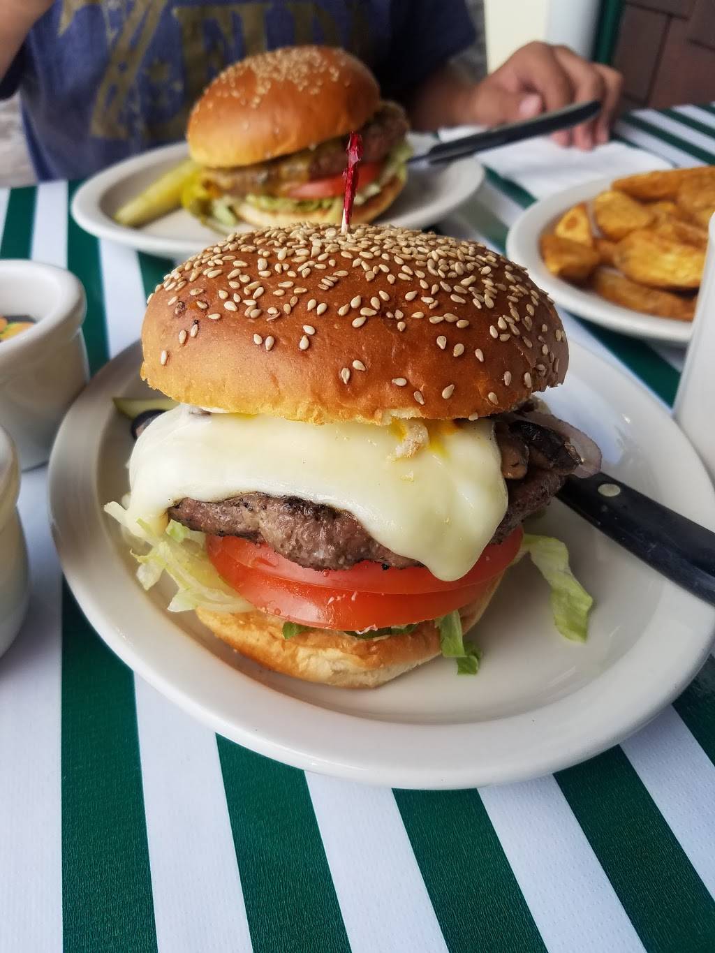 Ketch Joanne Restaurant & Harbor Bar | restaurant | 17 Johnson Pier, Half Moon Bay, CA 94019, USA | 6507283747 OR +1 650-728-3747