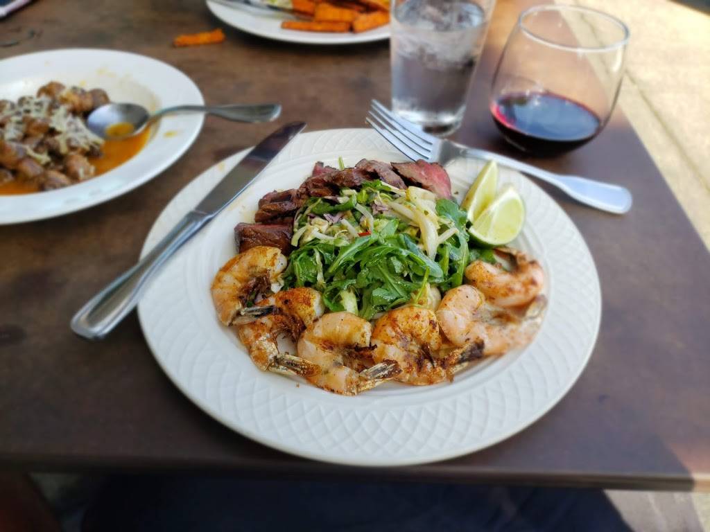 The Social Bar and Grill | restaurant | 1715 Dock St, Tacoma, WA 98402, USA | 2533013835 OR +1 253-301-3835