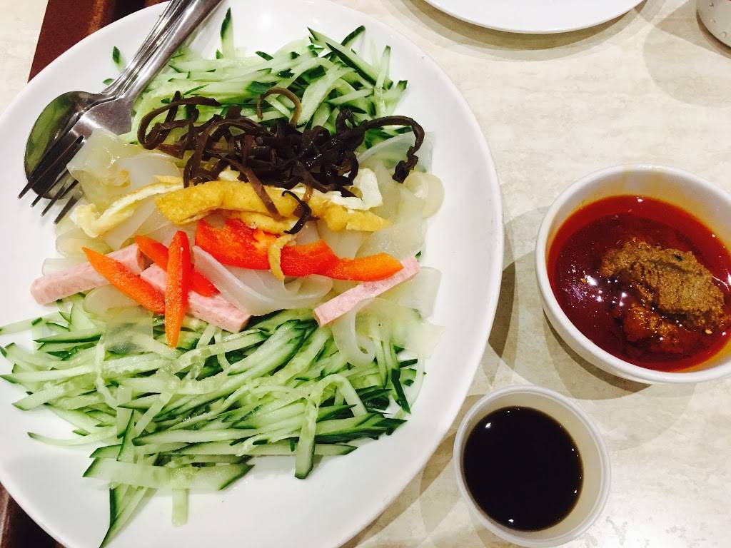 华香楼 Chinese Restaurant | restaurant | 265 King St E, Kitchener, ON N2G 3K7, Canada | 5195697888 OR +1 519-569-7888