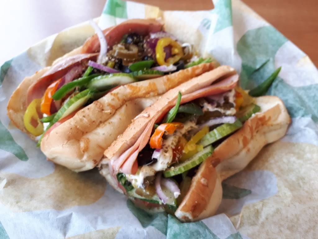 Subway | restaurant | 1690 Huron Church Rd, Windsor, ON N9C 2L1, Canada | 5192524696 OR +1 519-252-4696