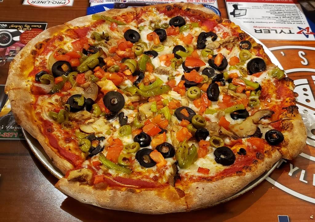 Brunos Pizza | restaurant | 1400 S Vine Ave, Tyler, TX 75701, USA | 9035951676 OR +1 903-595-1676