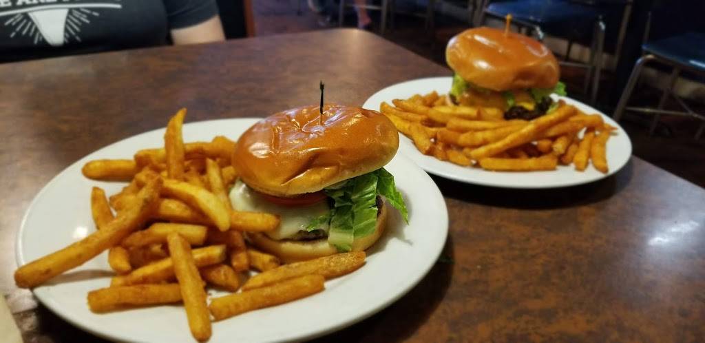 The Dixie Grill | restaurant | 116 Market St, Wilmington, NC 28401, USA | 9107627280 OR +1 910-762-7280