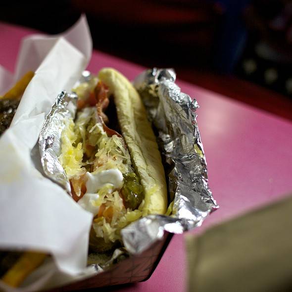 Pinks Hot Dog | restaurant | 201 Universal City Plaza, North Hollywood, CA 91602, USA | 8186222364 OR +1 818-622-2364