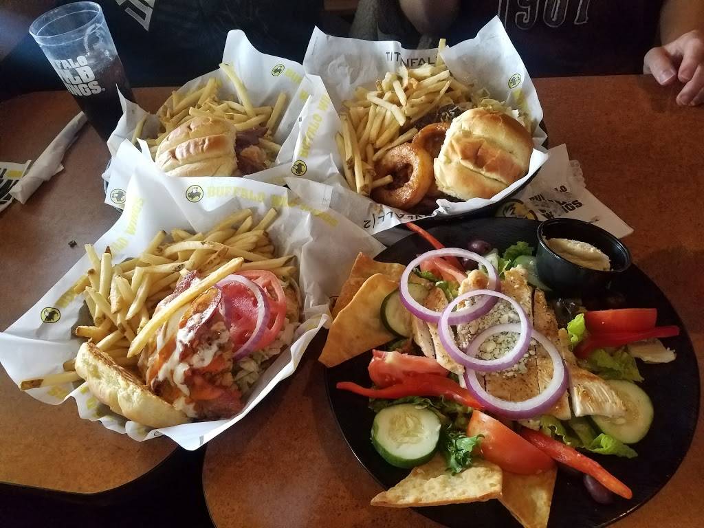 Buffalo Wild Wings | restaurant | 8200 Perry Hall Blvd, Nottingham, MD 21236, USA | 4109333311 OR +1 410-933-3311