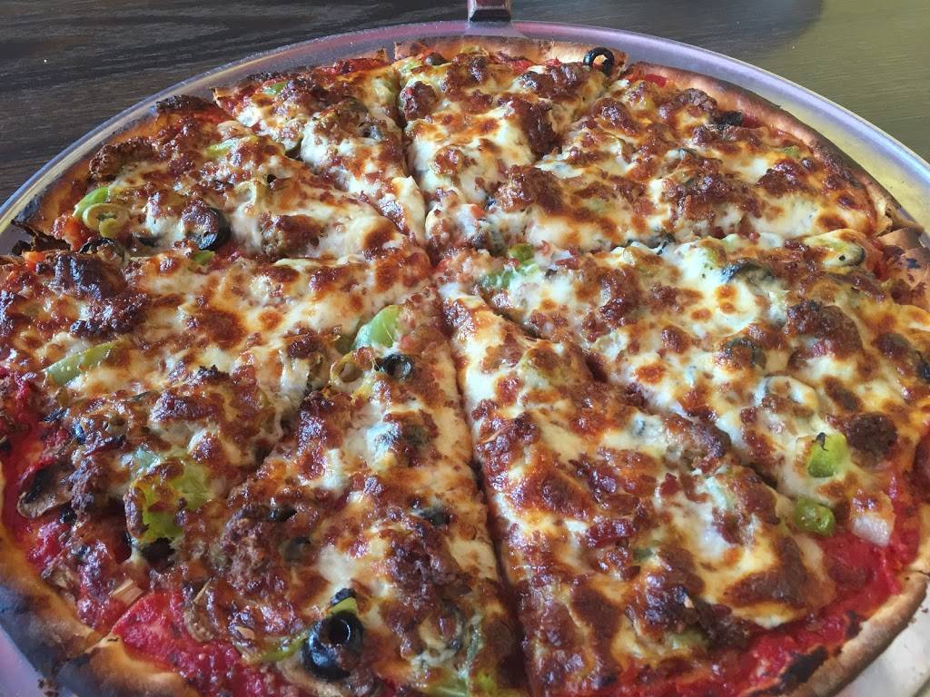 Najeras Pizza Place | restaurant | 146 N Main St, Dousman, WI 53118, USA | 2629653333 OR +1 262-965-3333